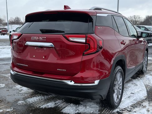 Certified 2024 GMC Terrain SLT image 5