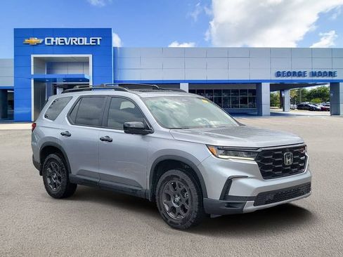 Used 2025 Honda Pilot TrailSport image 1