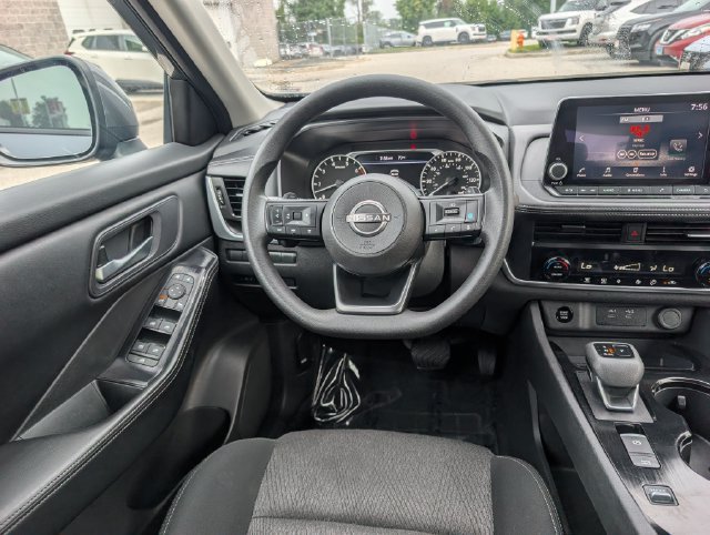 Used 2024 Nissan Rogue SV FWD image 17