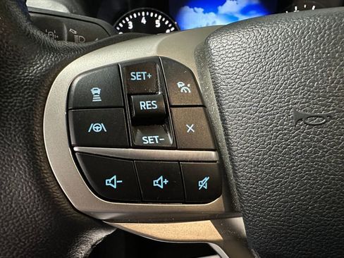 Used 2022 Ford Explorer XLT w/ Equipment Group 202A image 17