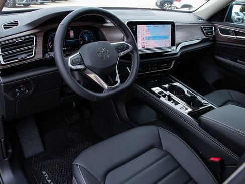 New 2026 Volkswagen Atlas SEL image 9