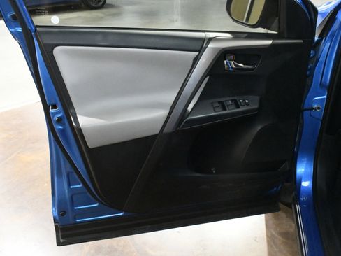 Used 2018 Toyota RAV4 XLE image 41