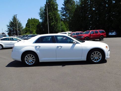 Used 2013 Chrysler 300 C RWD image 21