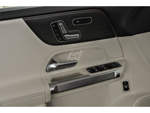 New 2026 Mercedes-Benz GLB 250 4MATIC image 5
