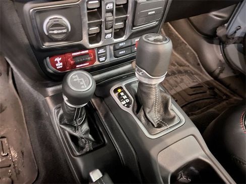 Used 2024 Jeep Wrangler Unlimited Rubicon w/ Technology Group image 16