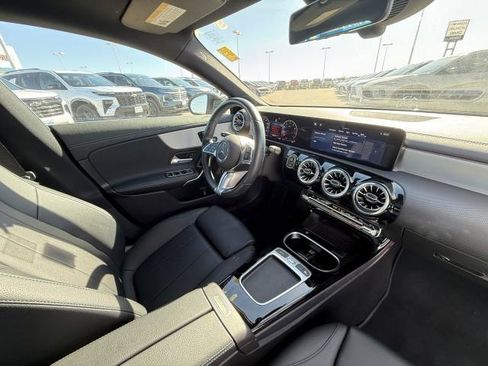 Used 2025 Mercedes-Benz CLA 250 image 25