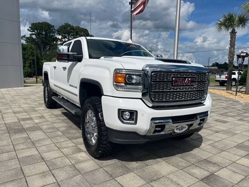 Used 2019 GMC Sierra 2500 Denali w/ Duramax Plus Package AWD/4WD image 8