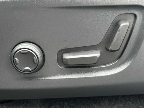 Certified 2023 Volvo XC40 Recharge Ultimate w/ Protection Package Premier image 22