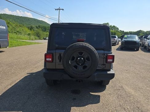 Used 2025 Jeep Wrangler Sport AWD/4WD image 9