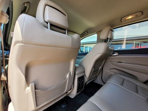 Used 2015 Jeep Grand Cherokee Limited w/ Trailer Tow Group IV image 32