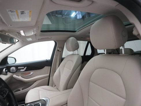 Used 2017 Mercedes-Benz GLC 300 4MATIC image 32