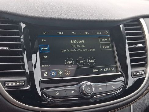 Used 2019 Chevrolet Trax LT w/ Sun & Sound Package AWD/4WD image 16
