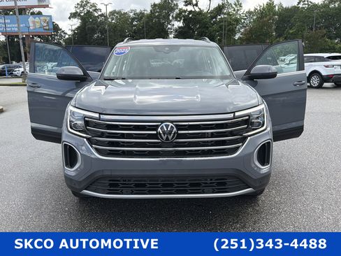 Used 2025 Volkswagen Atlas SE AWD/4WD image 33
