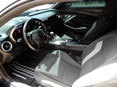 Used 2019 Chevrolet Camaro SS RWD image 9