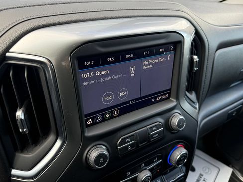 Used 2022 Chevrolet Silverado 1500 LT AWD/4WD image 13