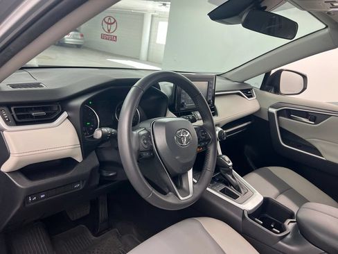 Used 2022 Toyota RAV4 XLE Premium FWD image 9