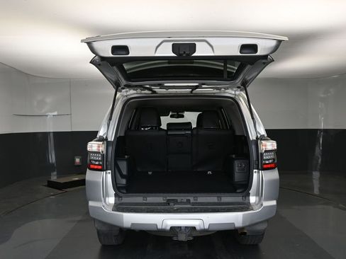 Used 2016 Toyota 4Runner SR5 Premium image 11