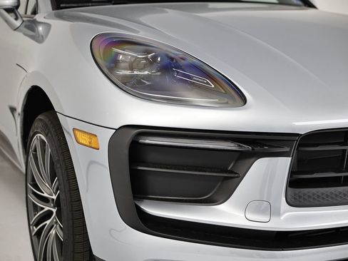 Certified 2026 Porsche Macan AWD/4WD image 17