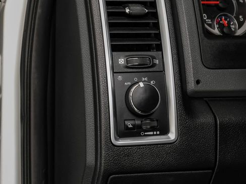 Used 2017 RAM 2500 SLT image 27