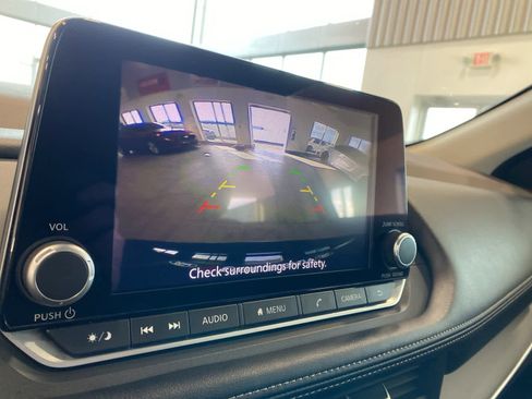 Used 2023 Nissan Rogue S image 22