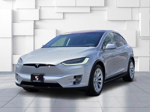 Used 2018 Tesla Model X 75D AWD/4WD image 3