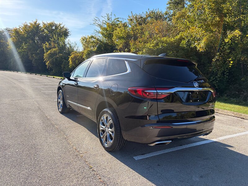 Used 2019 Buick Enclave Avenir w/ Avenir Technology Package AWD/4WD image 3