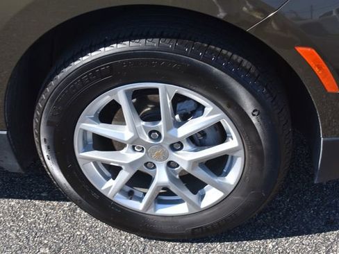 Used 2023 Chevrolet Equinox LT FWD image 11