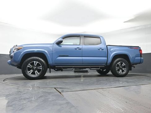 Used 2019 Toyota Tacoma TRD Sport AWD/4WD image 24