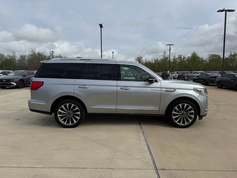 Used 2020 Lincoln Navigator Reserve image 4