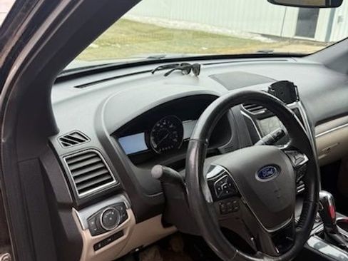 Used 2018 Ford Explorer Limited image 19