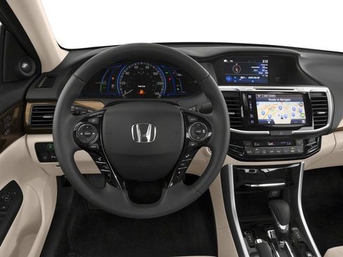 Used 2017 Honda Accord Touring image 7