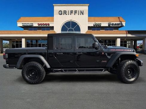 Used 2024 Jeep Gladiator Rubicon w/ Safety Group AWD/4WD image 3