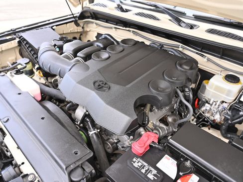 Used 2010 Toyota FJ Cruiser 4WD image 43