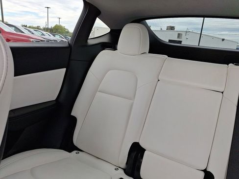 Used 2021 Tesla Model Y Long Range image 19