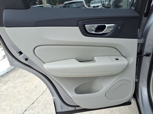 Certified 2023 Volvo XC60 B5 Ultimate w/ Protection Package Premier AWD/4WD image 19