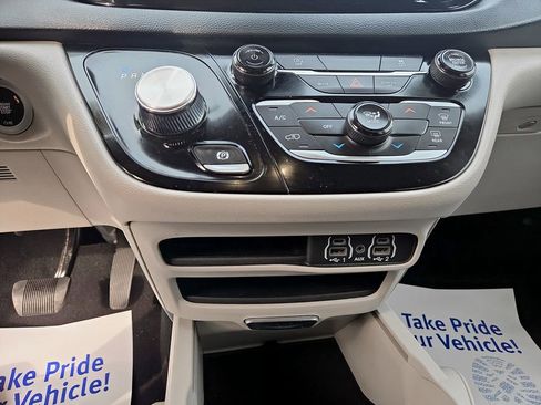 Used 2023 Chrysler Voyager LX image 26