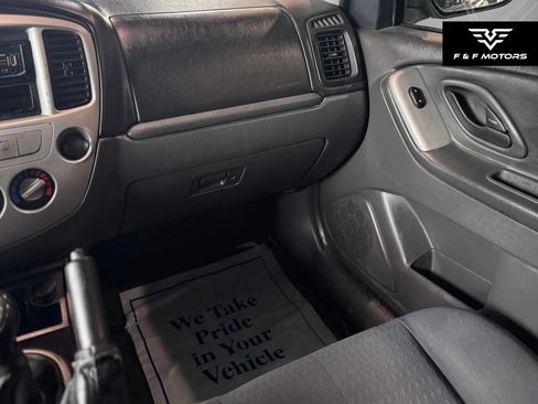 Used 2005 MAZDA Tribute I FWD image 9