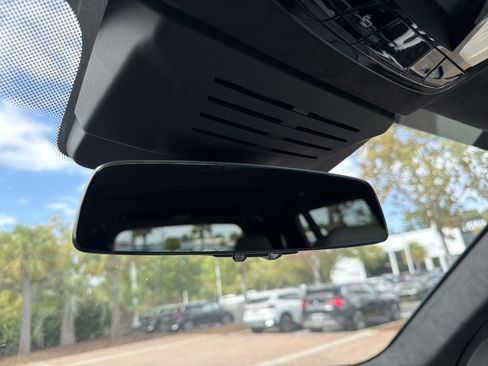 Used 2025 BMW X7 xDrive40i w/ Executive Package image 27