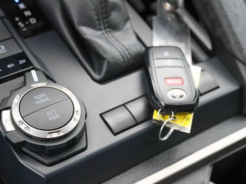 Used 2024 Toyota Tacoma SR5 AWD/4WD image 17