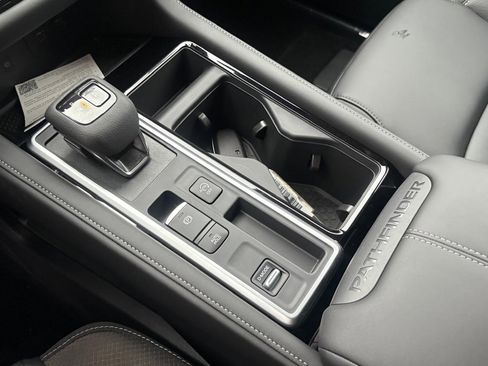 New 2025 Nissan Pathfinder SL image 14