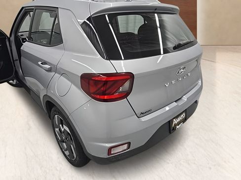 Used 2022 Hyundai Venue SEL FWD image 39