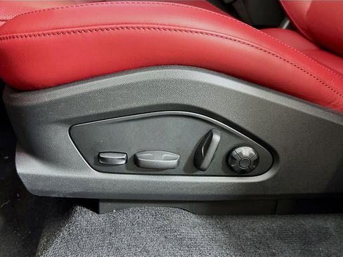 New 2026 Porsche Macan 4 Electric image 22