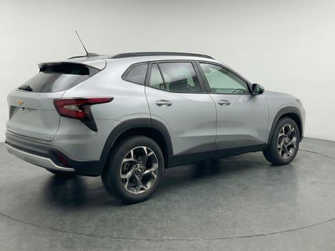 Used 2025 Chevrolet Trax LT FWD image 9