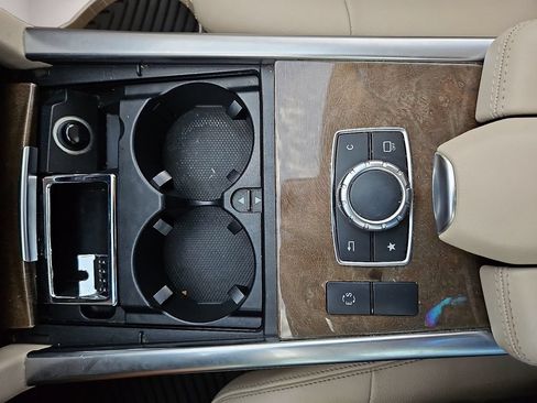 Used 2016 Mercedes-Benz E 350 Sedan image 23
