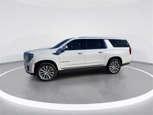 Used 2023 GMC Yukon XL Denali w/ Denali Reserve Package image 3