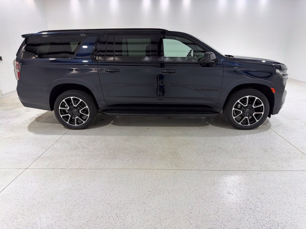 Used 2023 Chevrolet Suburban RST RWD image 6