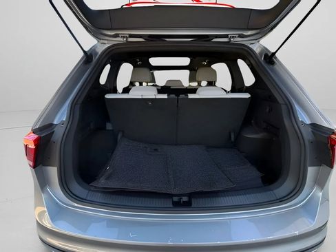 Used 2021 Volkswagen Tiguan SE R-Line w/ 3rd Row Seat Package image 28