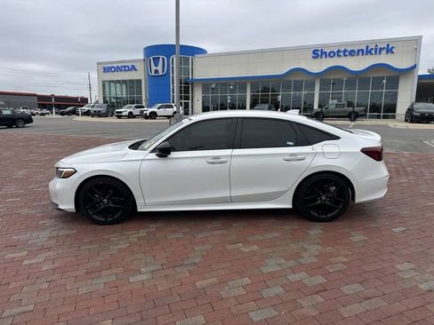 Used 2025 Honda Civic Sport image 3