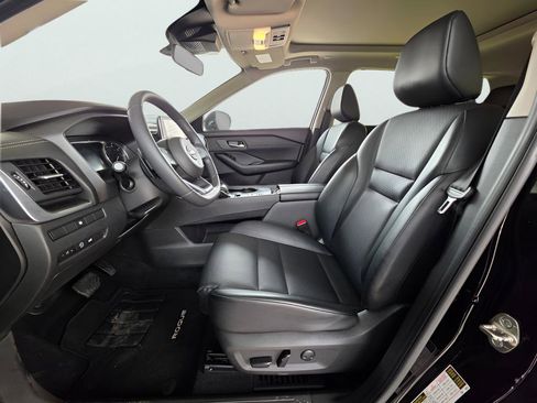 Used 2024 Nissan Rogue SV w/ SV Premium Package FWD image 33