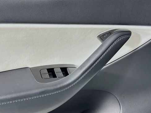 Used 2021 Tesla Model Y Performance image 12